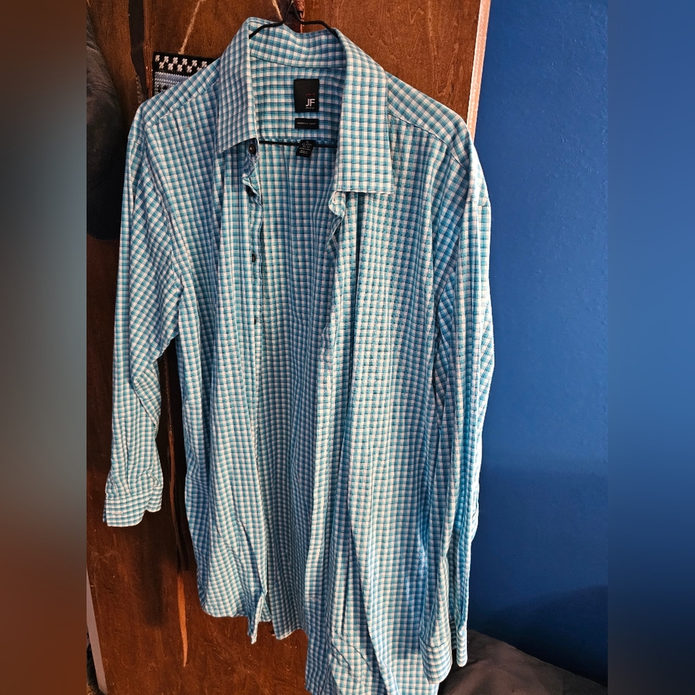 JF Ferrar long sleeve dress shirt.